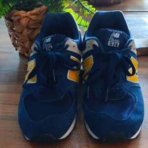 New Balance 574 Classic Navy Sneakers. Size 6.5. Mens/Womens